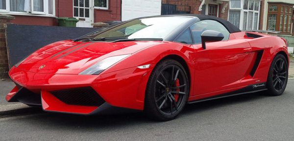 This Lamborghini Gallardo LP560 is available for hire anywhere in UK.
